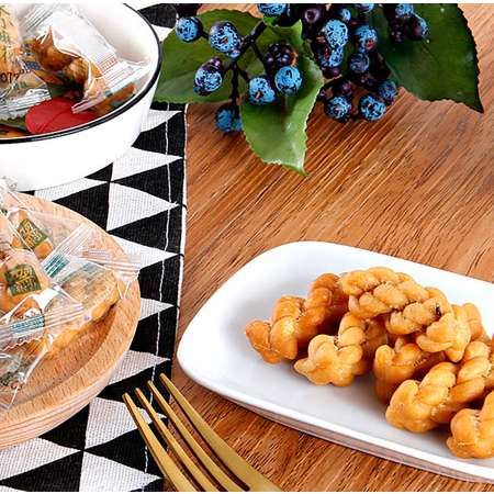 LEZZI Mini Twist Sesame Flavor 500g - Tak Shing Hong